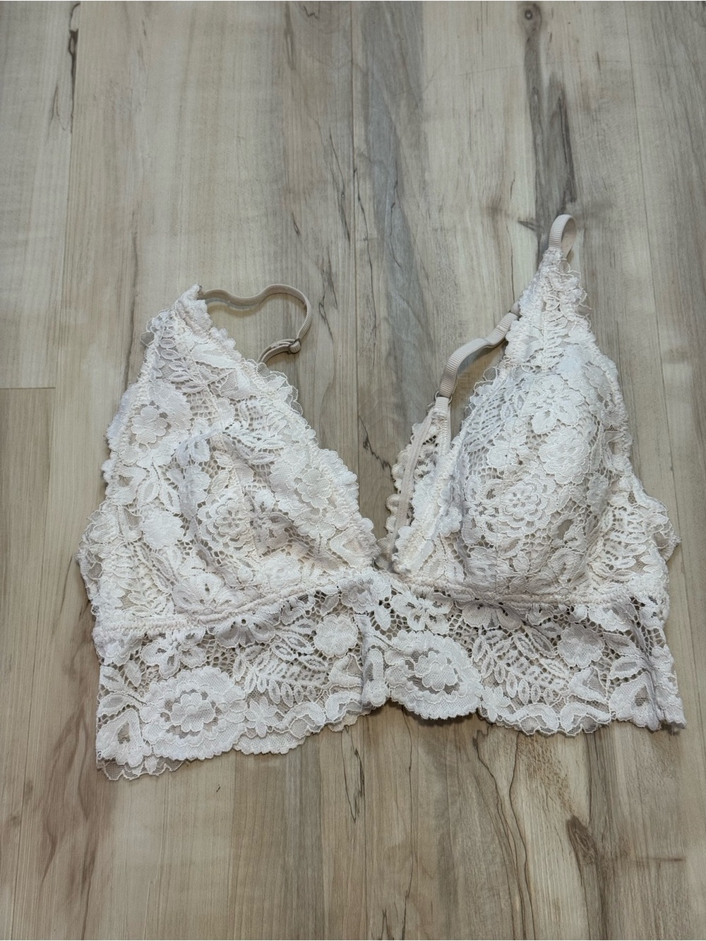 Aerie Cream Floral Lace Bralette Women Medium V-Neck Adjustable Straps Scalloped
